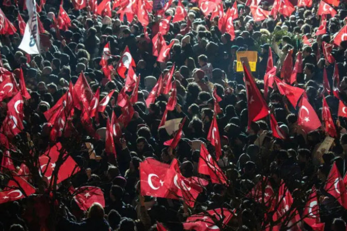 Turkiyada Istanbul merining hibsga olinishiga qarshi ommaviy norozilik namoyishlari bo‘lib o‘tmoqda