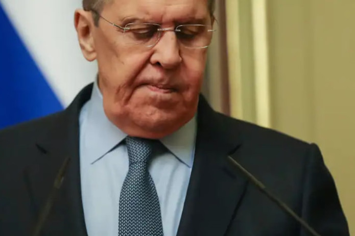 Lavrov o‘z samolyotiga xorijda yoqilg‘i quyishdan bosh tortganidan shikoyat qildi