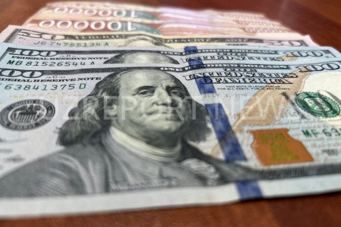 Dollar kursi tushdi, rubl ko‘tarildi