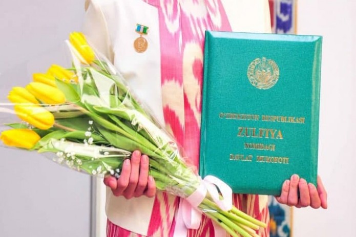 Shavkat Mirziyoyev bir guruh ayol-qizlarni “Zulfiya” mukofoti bilan taqdirladi