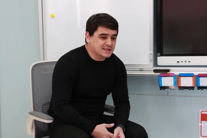 Akfa universitetining sobiq rektori Behzod Jalilov OTM yangi rahbariyati qo‘ygan ayblovlarni rad etdi