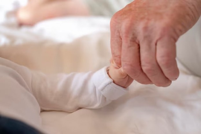 O'zbekistonda qancha erkak 60 va undan yuqori yoshda ham otalik baxtiga erishgani ma'lum qilindi