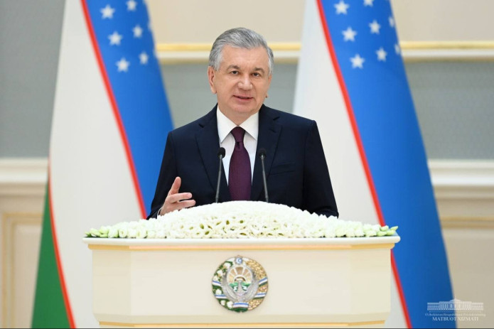 Prezident Shavkat Mirziyoyev bir guruh o‘qituvchi va murabbiylarni mukofotladi