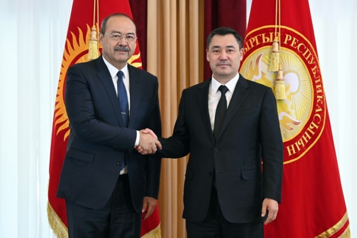 Садыр Жапаров принял в Бишкеке премьер-министра Узбекистана Абдуллу Арипова