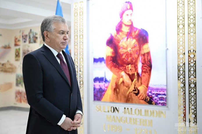 Shavkat Mirziyoyev Urganchdagi Jaloliddin Manguberdi nomidagi harbiy-akademik litseyni borib ko‘rdi