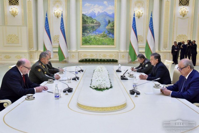 Президент Узбекистана принял министра обороны Российской Федерации