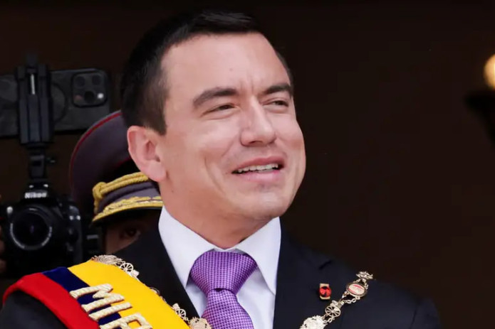 Ekvadorda namoyishchilar prezident kortejiga hujum qildi