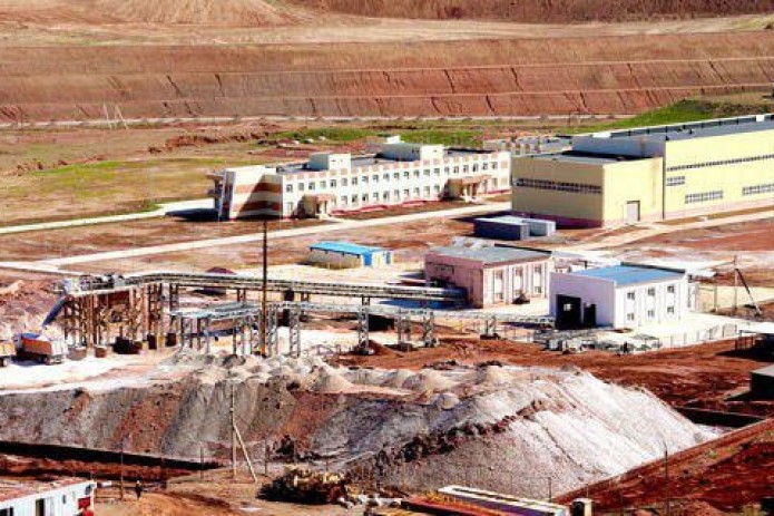 Qashqadaryodagi zavodlarning birida suvga kislotali tuz aralashmasi sizib chiqayotganligi haqida xabar tarqaldi