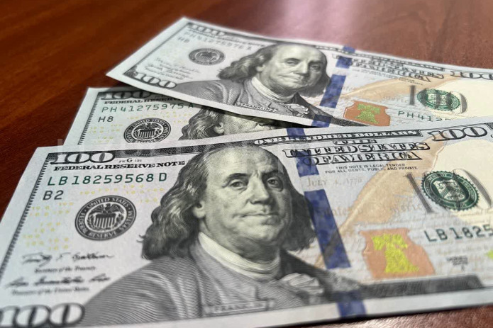 Dollarning so‘mga nisbatan rasmiy kursi 7 oylik minimumga tushdi