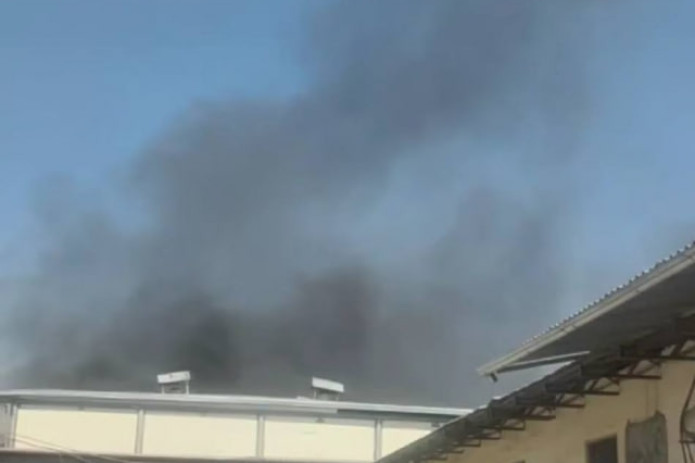 Toshkentda buzilayotgan bino yonib ketdi