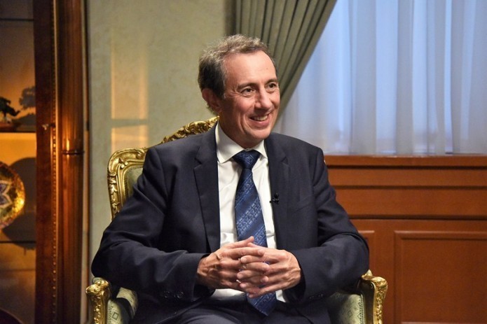 President Mirziyoyev awards World Bank Vice President with Dustlik Order