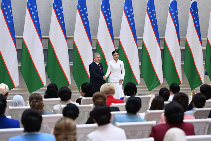 Shavkat Mirziyoyev Xalqaro xotin-qizlar kuniga bag‘ishlangan tadbirda davlat mukofotlarini topshirdi