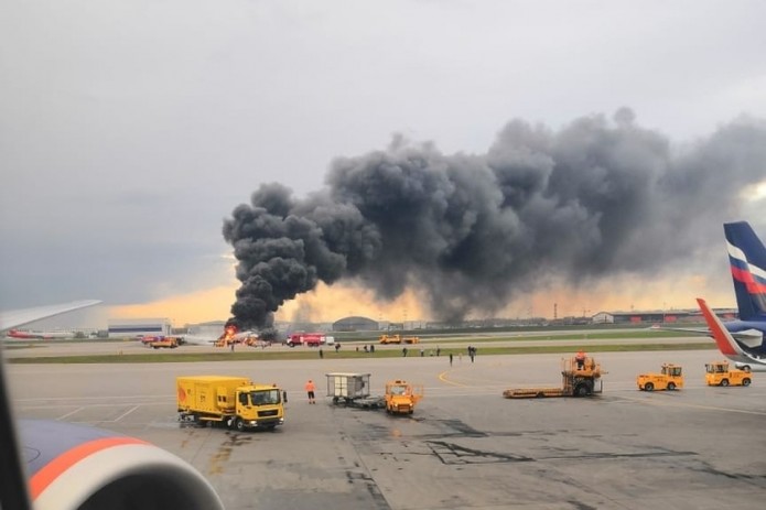 Десять человек погибли в результате аварийного приземления самолета в Москве