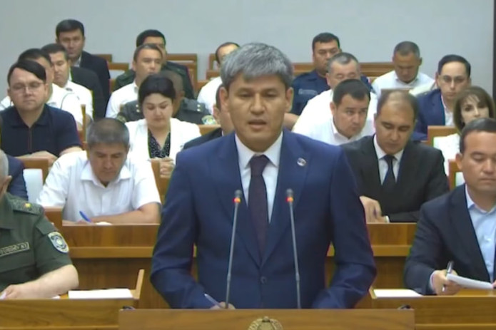 Surxondaryoda 11 ta o‘qituvchi 2 ming dollardan ko‘p maosh olayotgani ma’lum qilindi. Prezident buni Britaniya bilan taqqosladi