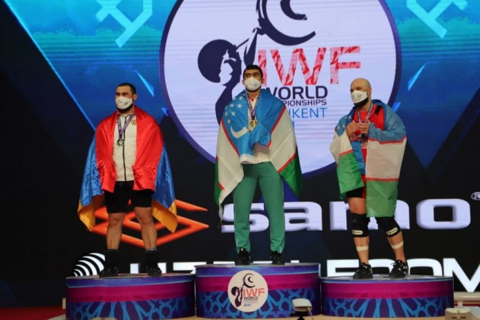 Акбар Джураев завоевал золото на чемпионате мира по тяжёлой атлетике