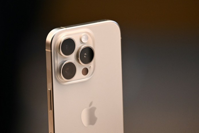 Apple kompaniyasi iPhone 15 haddan tashqari qizib ketishini tan oldi