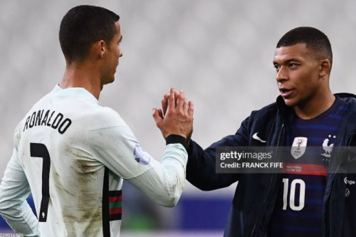 Криштиану Роналду кейинги “Олтин тўп”ни ким олишини айтди