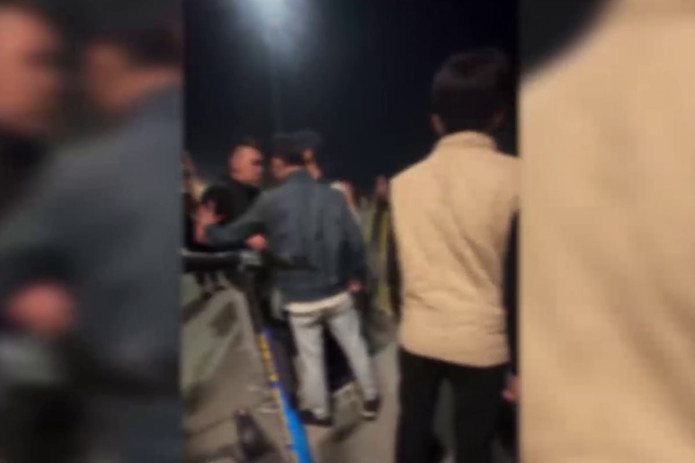 Samarqandda axloqqa zid harakatlar qilib, ijtimoiy tarmoq “yulduzi”ga aylanganlar uzr so‘rab chiqdi