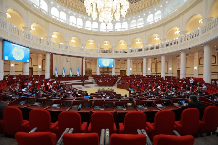 Pensiyalar miqdori bilan ish haqi o‘rtasidagi tafovutni kamaytirishga oid qonun loyihasi deputatlar tomonidan qabul qilindi