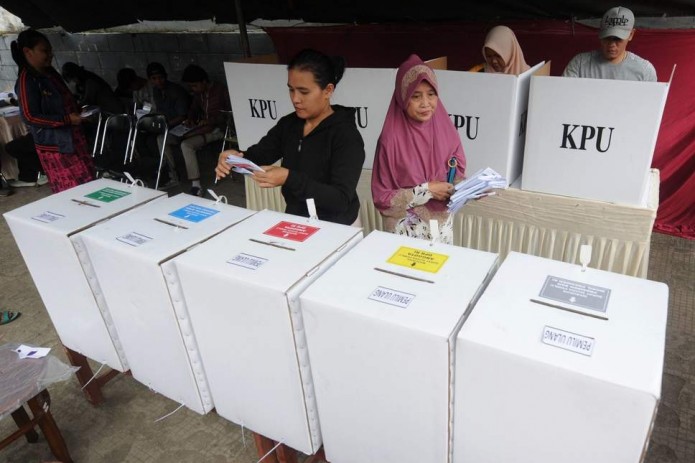 Жертвами "переутомления" при подсчете голосов на выборах в Индонезии стали свыше 300 человек