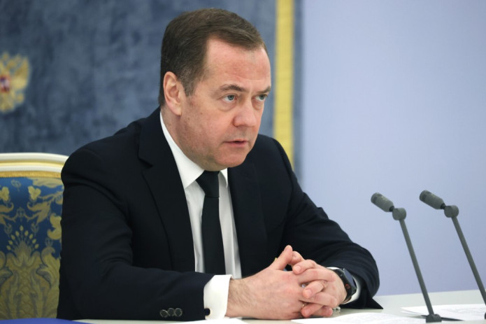 "Tramp Ukraina mojarosiga barham berishi mumkin" — Dmitriy Medvedev