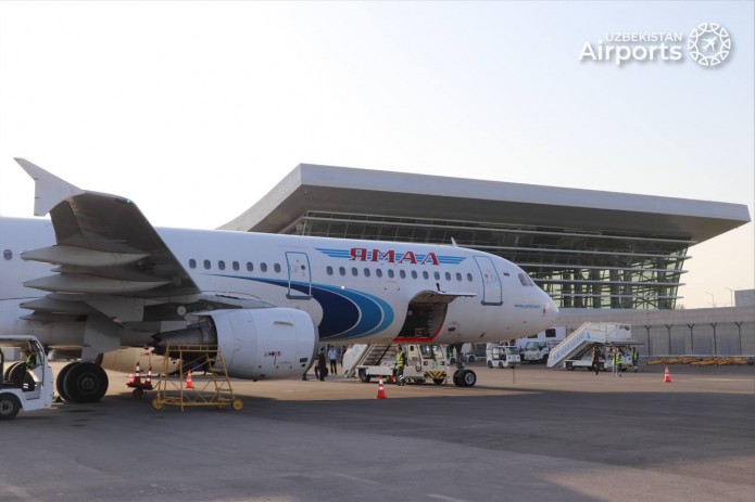 Авиакомпания «Ямал» совершила первый рейс в Самарканд