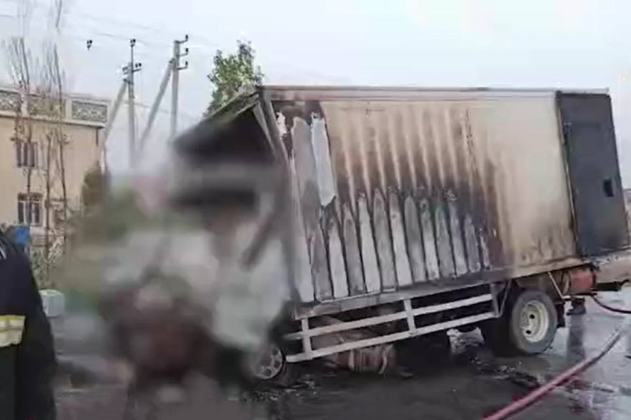 Toshkentda 2 nafar shaxs mashina ichida yonib ketib, halok bo‘ldi