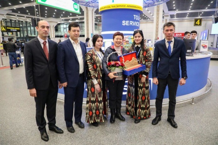 Uzbekistan meets first Chinese citizen who enjoyed visa-free regime