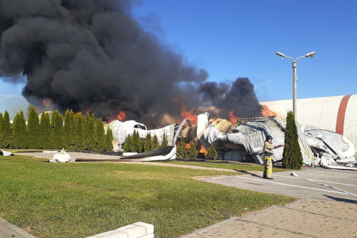 Rossiya Federatsiyasining Belgorod viloyatida dron zarbasidan keyin neft ombori yonib ketdi