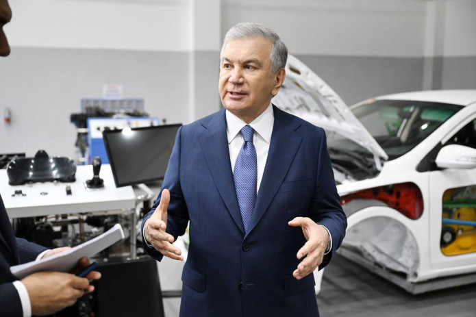 Prezident Urganchdagi Kasbiy ko‘nikmalar mintaqaviy markazini borib ko‘rdi