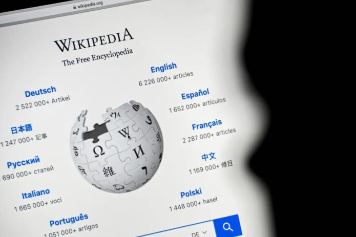 AQShda Wikipedia tarixga oid ma’lumotlarni manipulyatsiya qilishda ayblandi