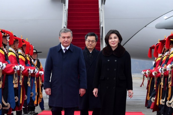 Shavkat Mirziyoyev arrives in Republic of Korea