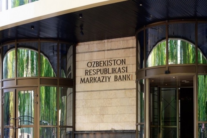 Central Bank of Uzbekistan revokes licenses from two commercial banks