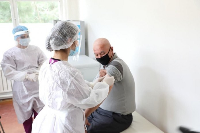 6 апреля в Узбекистане от коронавируса привились более 14 тыс. человек
