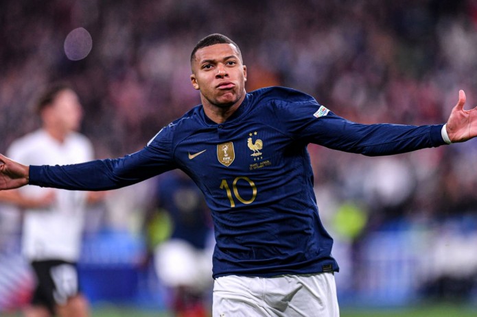 Mbappe PSJ va Fransiya terma jamoasidan qay birida ko'proq erkin ekanligini aytdi