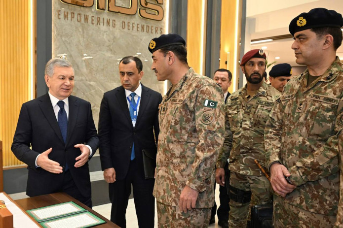 Oʻzbekiston Prezidenti Pokistonning harbiy sanoati salohiyati bilan tanishdi