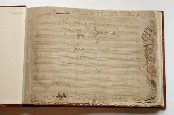 Рукописная партитура Моцарта и сотни других редких манускриптов уйдут с молотка в Париже