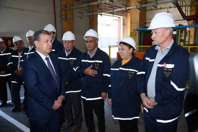 Президент ознакомился с деятельностью АО "Узбекский металлургический комбинат"