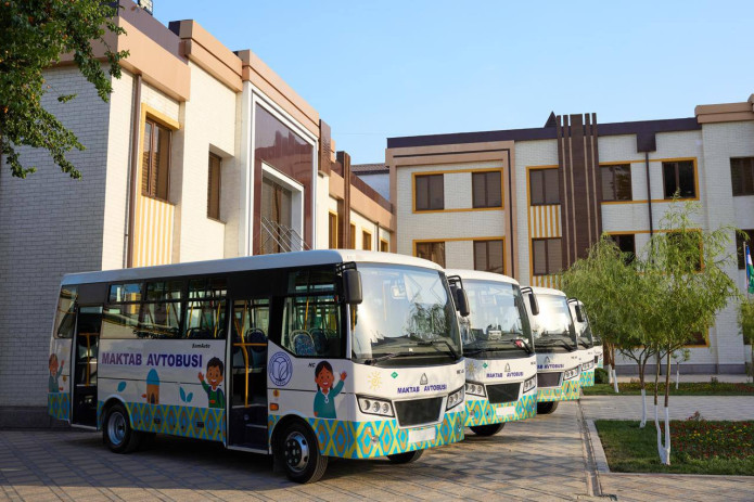 Qo‘shrabot tumanidagi o‘quvchilar uchun 17 ta maktab avtobusi taqdim etildi