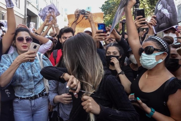 HD sifatli 3D porno filmlar Sayohatchi jinsiy aloqa qilishga rozi boldi