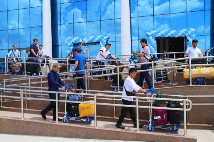 В аэропорту «Ташкент» начали транслировать работу багажного отделения