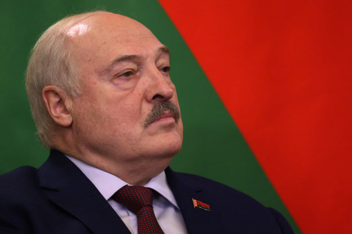 Lukashenko ekstremizmda ayblangan 31 mahbusni afv etdi