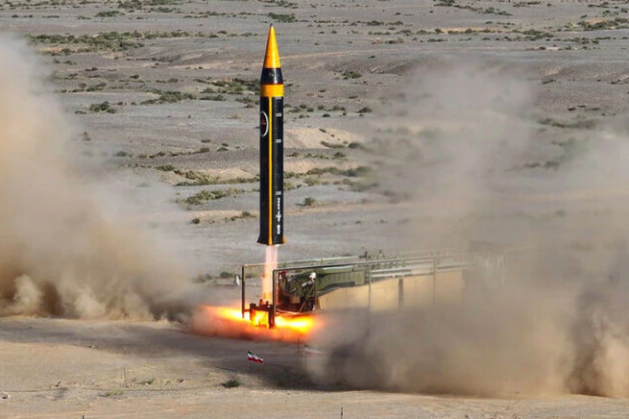 Eron Isroilga qarata yangi turdagi ballistik raketani uchirdi