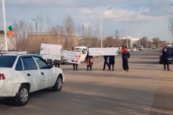 В Каракалпакстане сотрудники детсада устроили акцию протеста, директора уволили