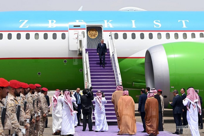 Президент Шавкат Мирзиёев прибыл в Саудовскую Аравию