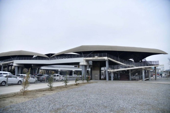 Xayrli tong Dildo porno oyini