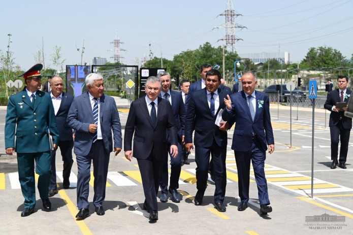 Президент Шавкат Мирзиёев посетил Парк трех поколений