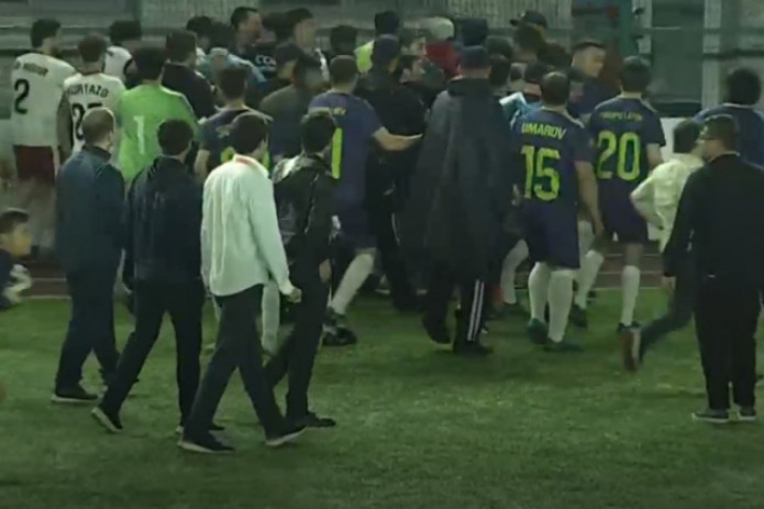 Futbol turnirida san’atkorlar va blogerlar ommaviy janjal chiqardi