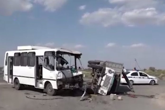 В Нукусе произошло смертельное ДТП с участием автобуса и грузовика