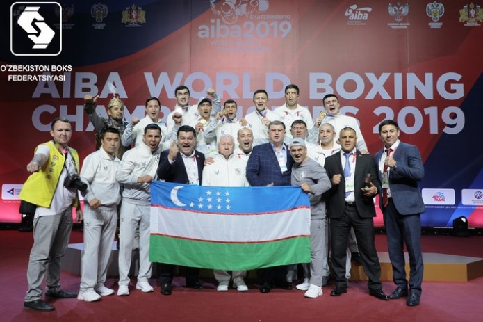 Президент наградил чемпионов мира по боксу и их тренеров